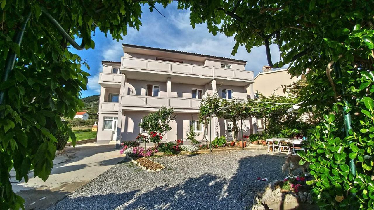 Apartmani Kastelan Barbat na Rabu Екстериор снимка